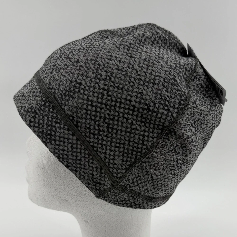 Lululemon Out Run Beanie Mens One Size Grey Reflective Dot LM9AQCS